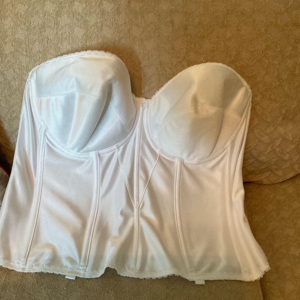 Elegant White Strapless Bustier size 38DDD